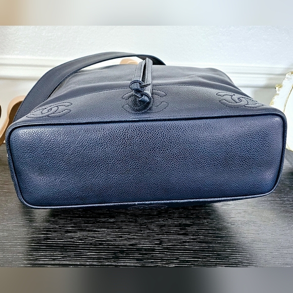 Chanel Navy Blue Caviar Triple CC Bucket Bag - Picture 2 of 8